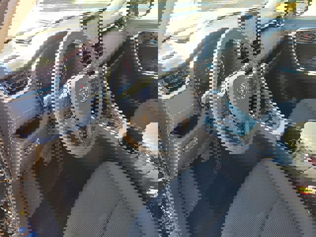 Used 2025 Toyota RAV4 LE image 15