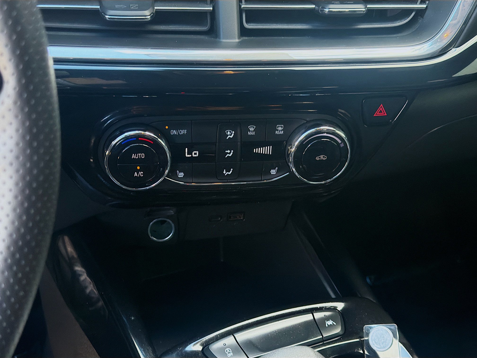 Used 2024 Chevrolet Trax RS FWD image 12