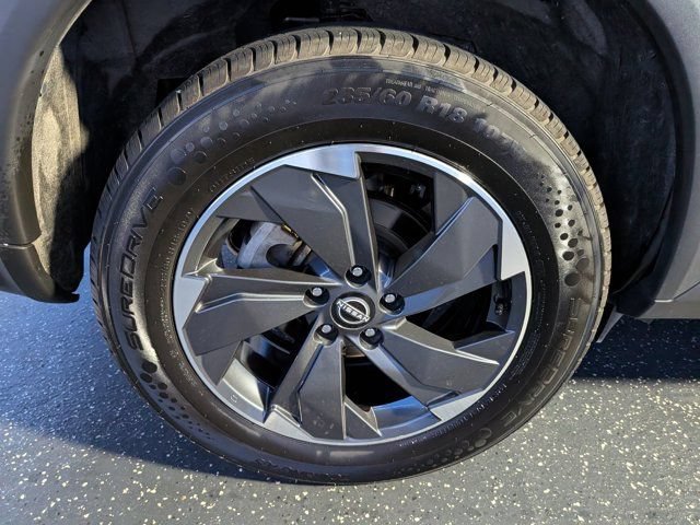 Used 2024 Nissan Rogue SV FWD image 13