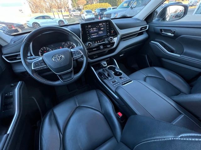 Used 2022 Toyota Highlander XLE image 17