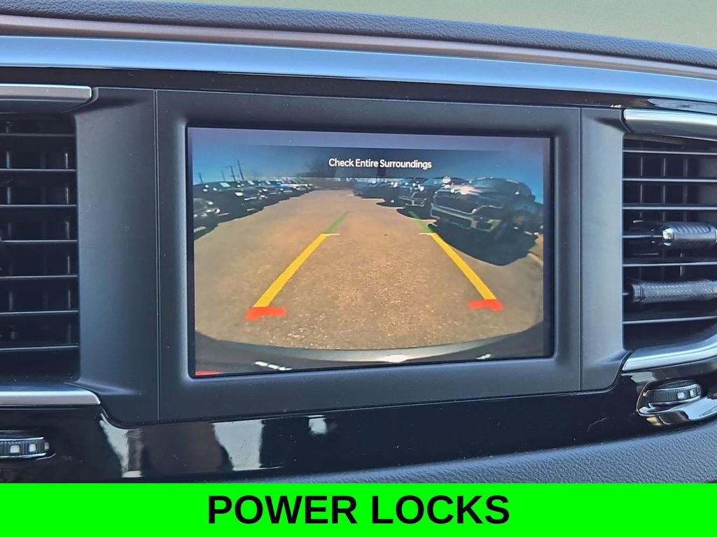 Used 2023 Chrysler Voyager LX image 14