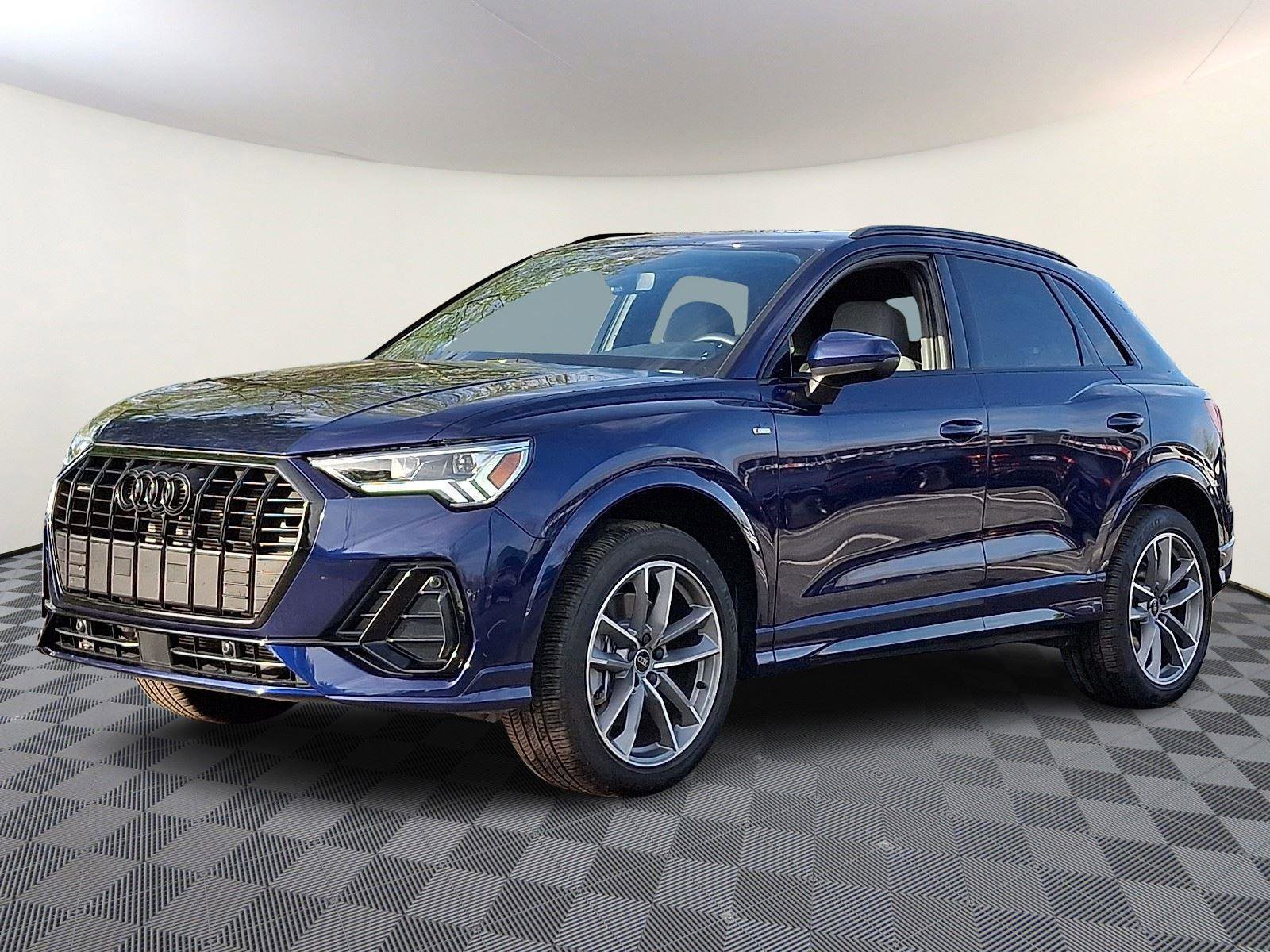 Certified 2025 Audi Q3 2.0T Premium w/ Convenience Package image 3