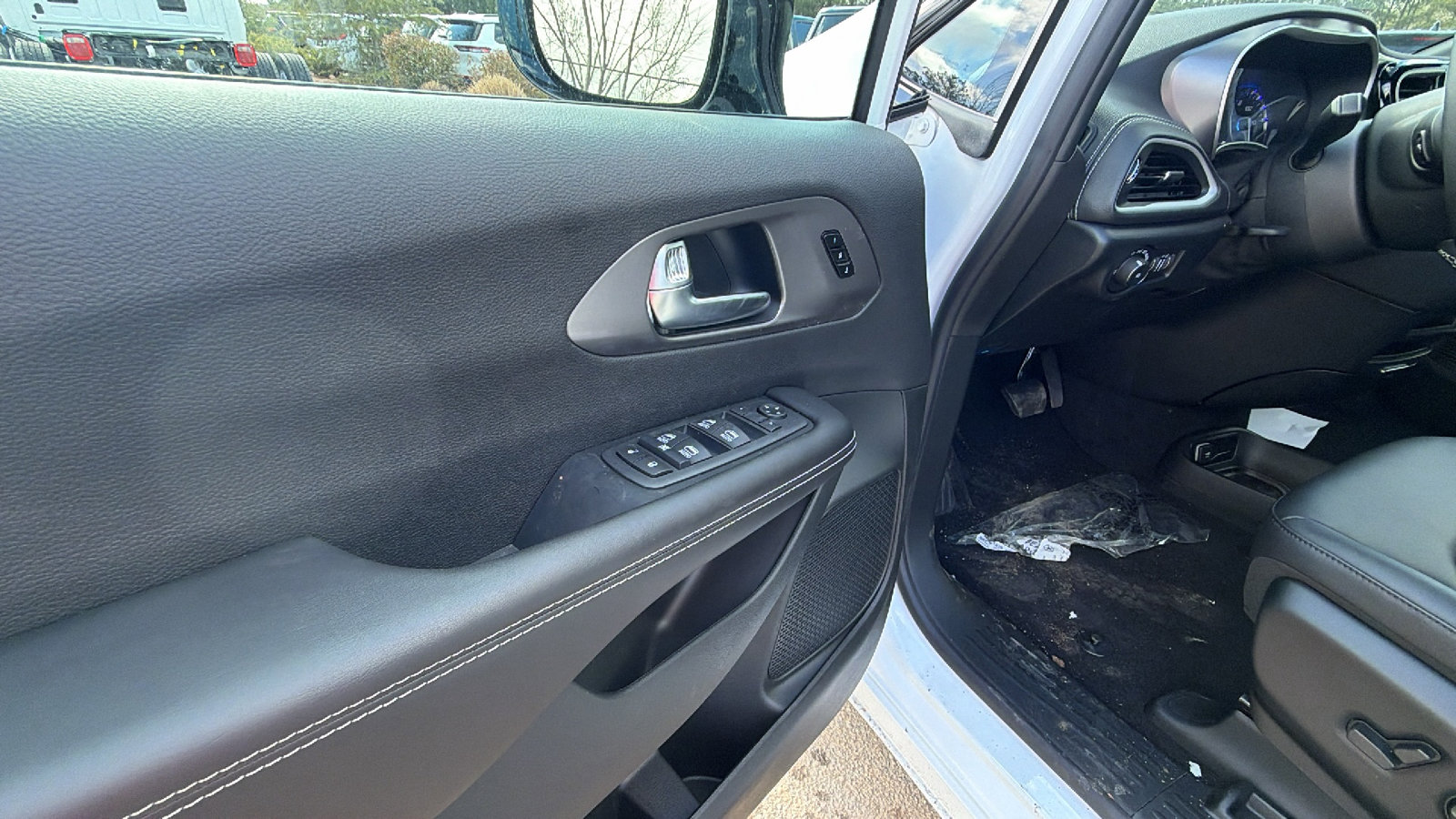 New 2026 Chrysler Pacifica Select image 15