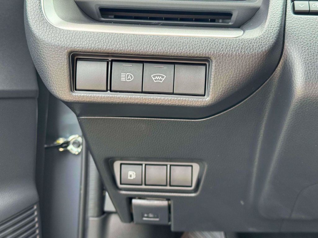 Certified 2025 Toyota Prius LE AWD/4WD image 20