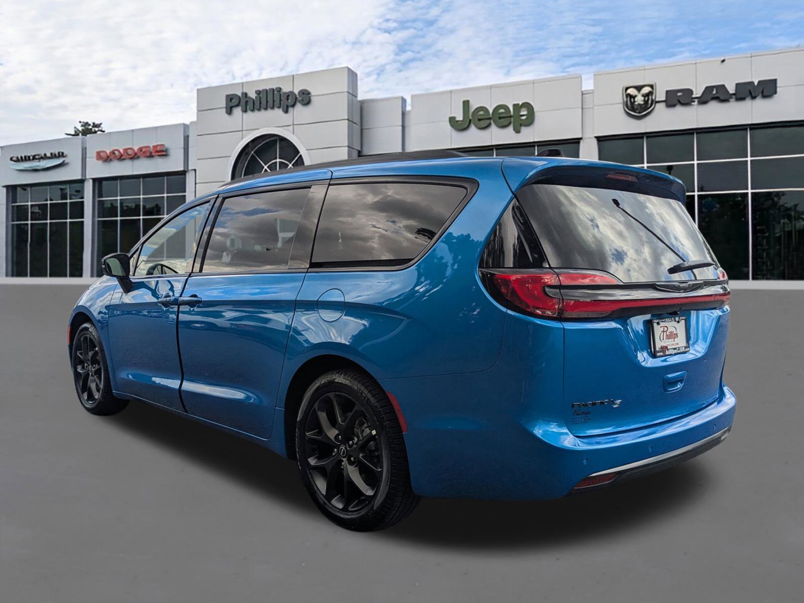 New 2026 Chrysler Pacifica Select FWD image 5