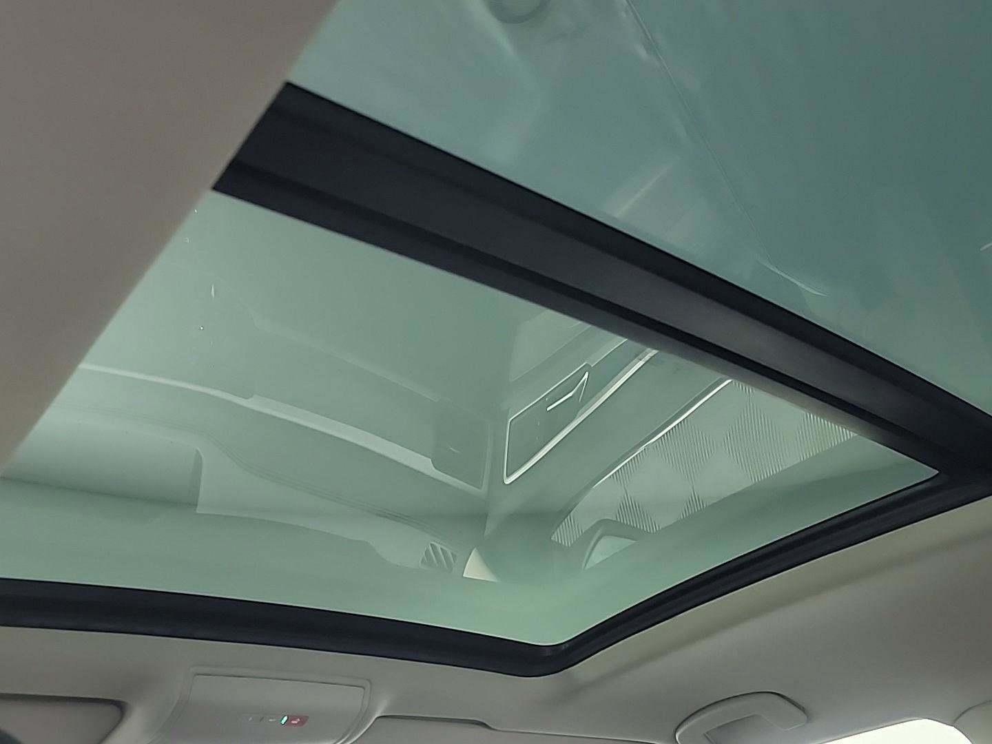 Used 2022 Volkswagen Atlas SEL R-Line image 24