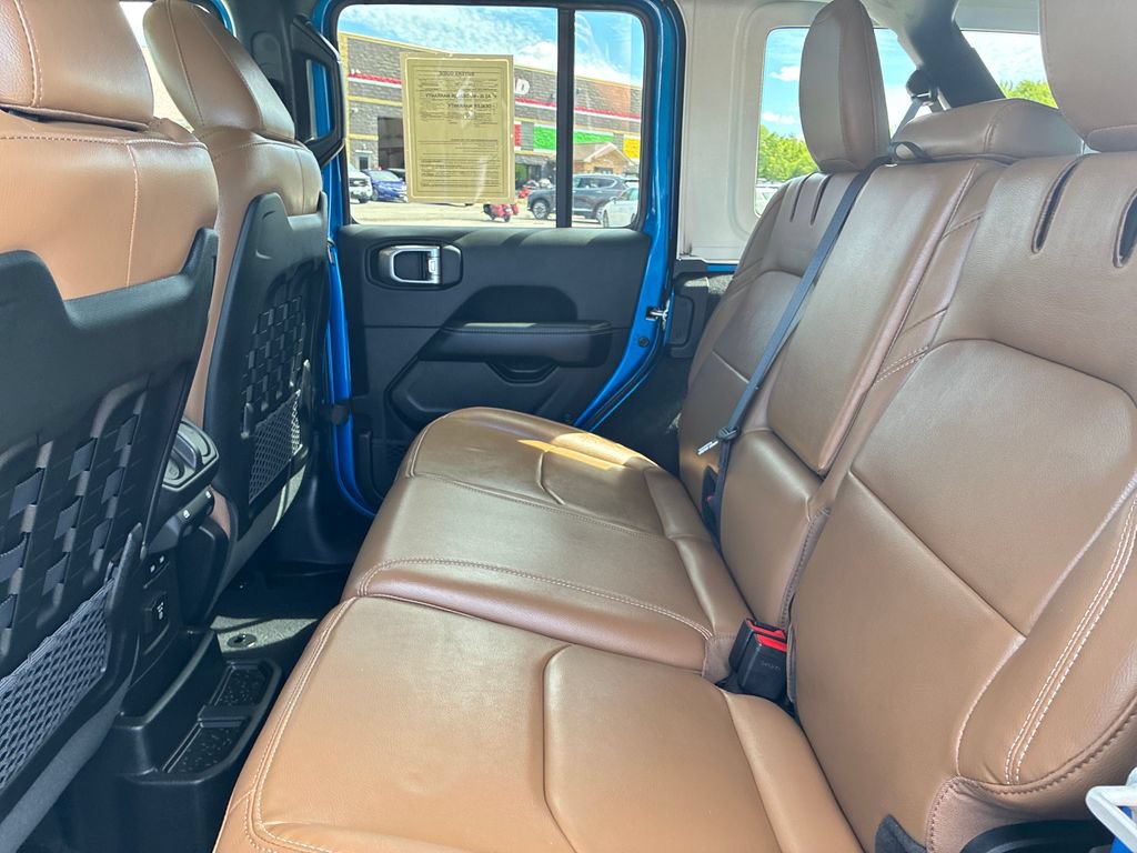 Used 2023 Jeep Wrangler Unlimited Rubicon 4xe w/ Cold Weather Group AWD/4WD image 17