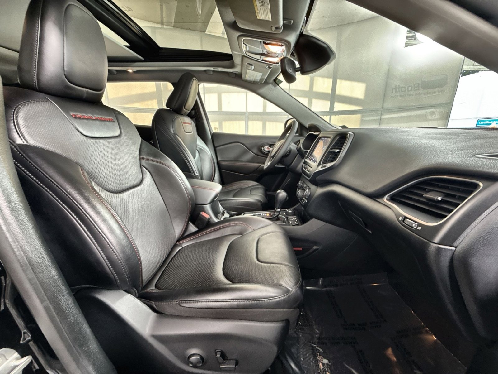 Used 2023 Jeep Cherokee Trailhawk w/ Sun & Sound Group image 27