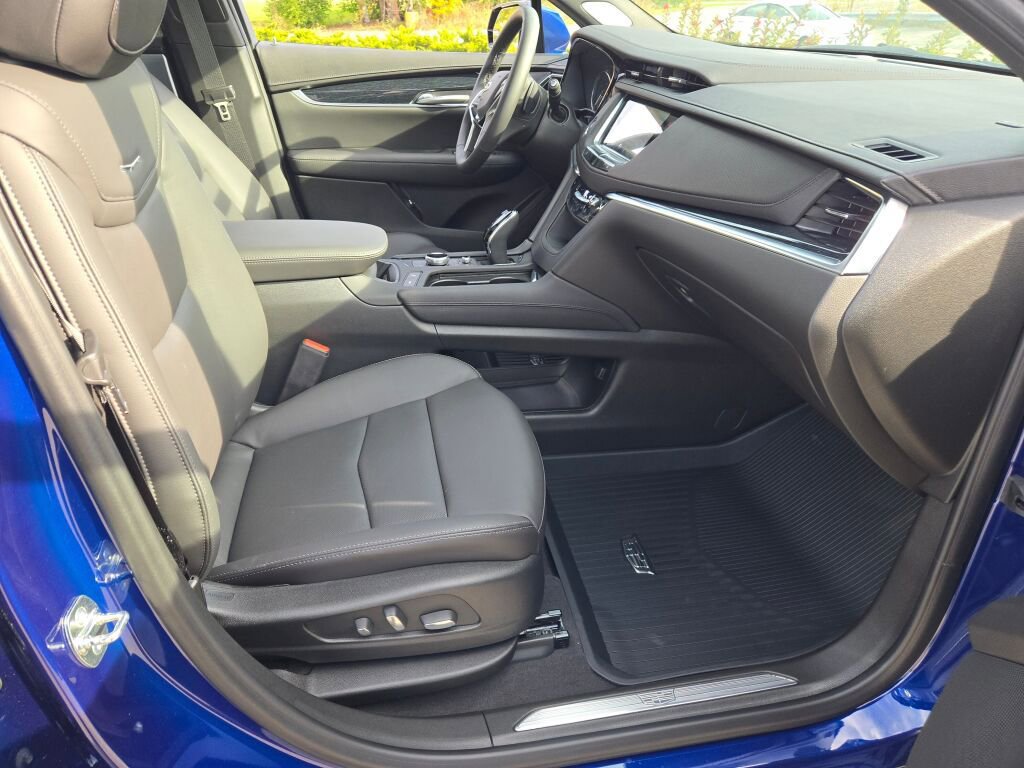 New 2025 Cadillac XT5 Premium Luxury w/ LPO, Floor Liner Package FWD image 6