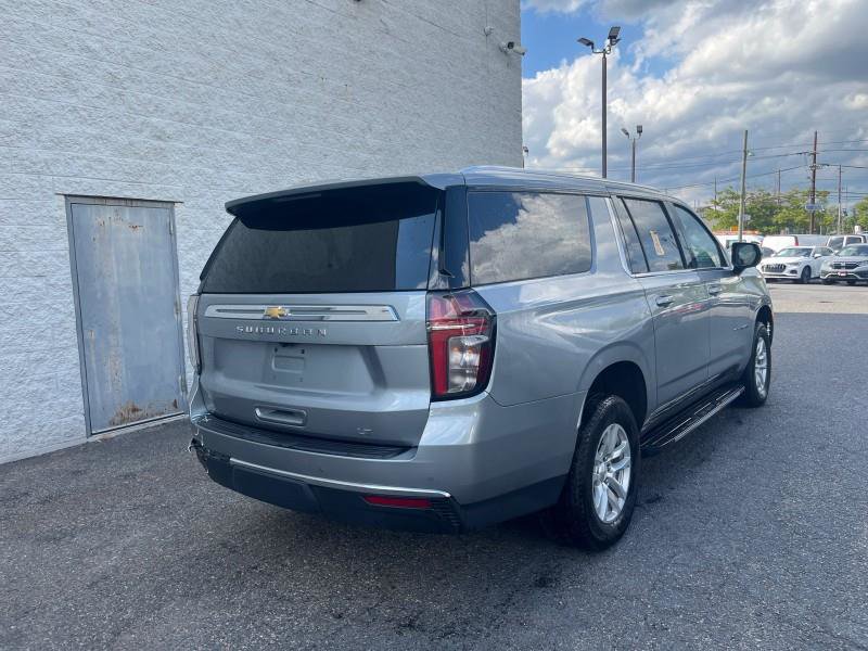 Used 2024 Chevrolet Suburban LT image 5