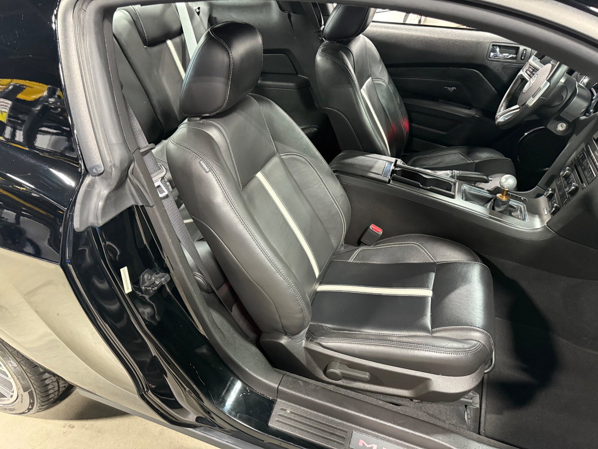 Used 2010 Ford Mustang GT image 34