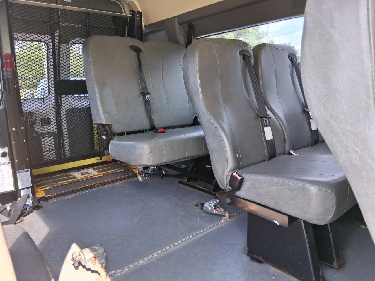 Used 2009 Ford E-250 and Econoline 250 Extended RWD image 9
