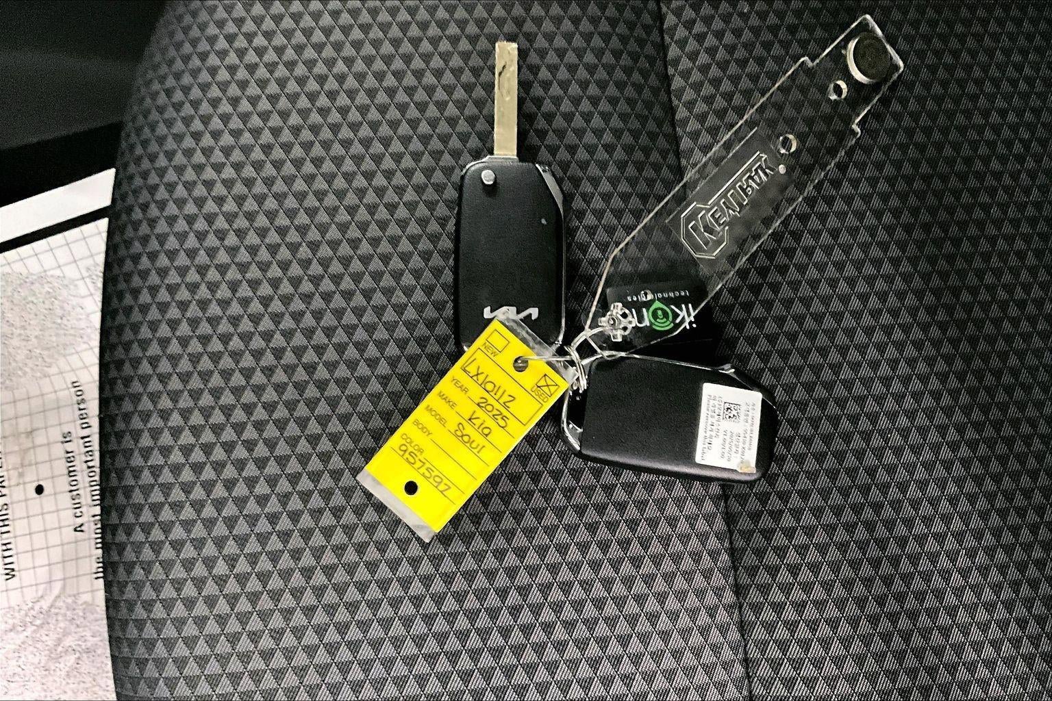 Used 2025 Kia Soul LX FWD image 35