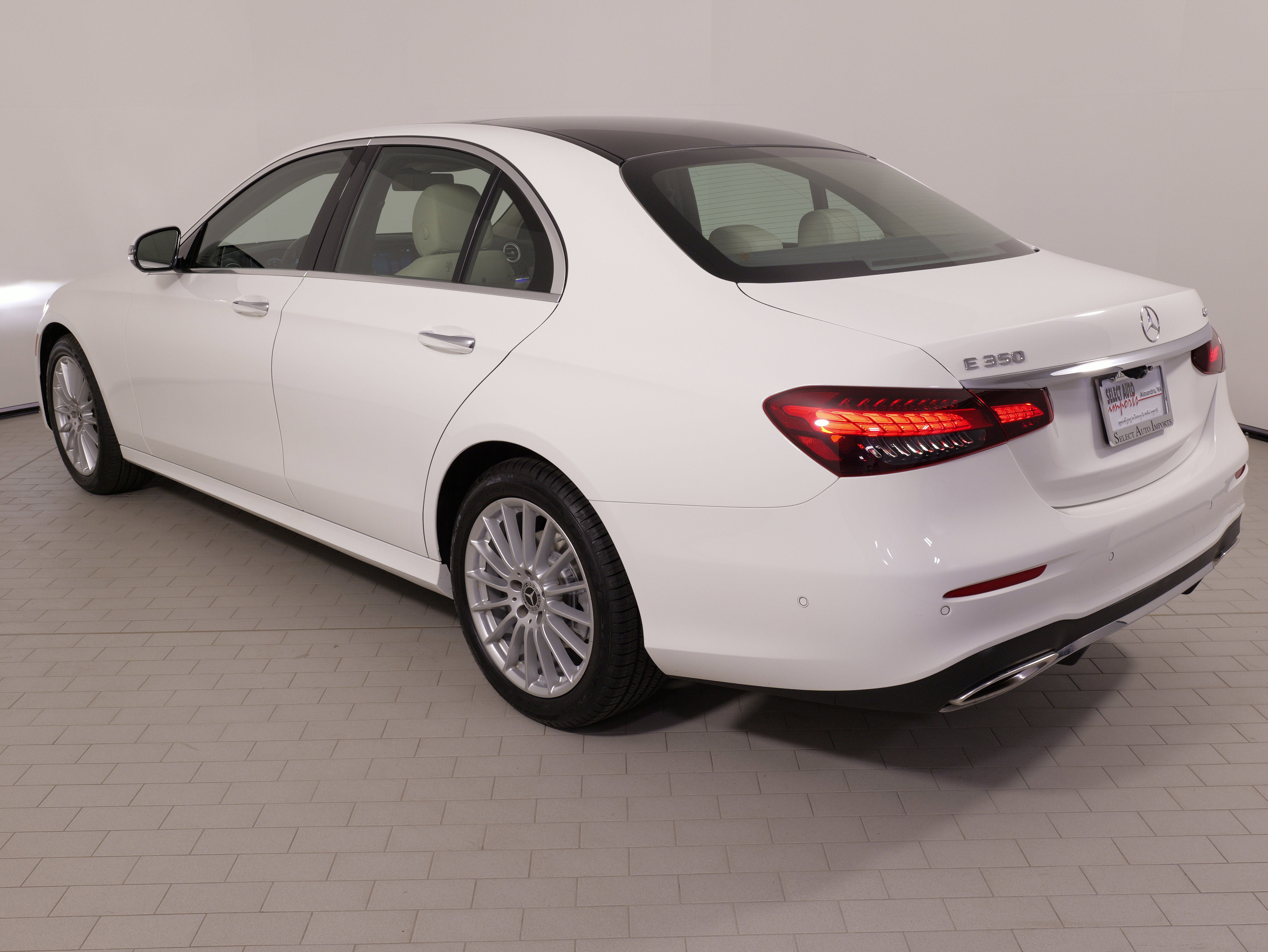 Used 2021 Mercedes-Benz E 350 4MATIC Sedan w/ Premium Package image 15