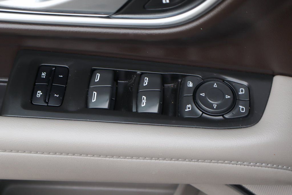 Used 2022 Chevrolet Suburban Z71 w/ Luxury Package image 18