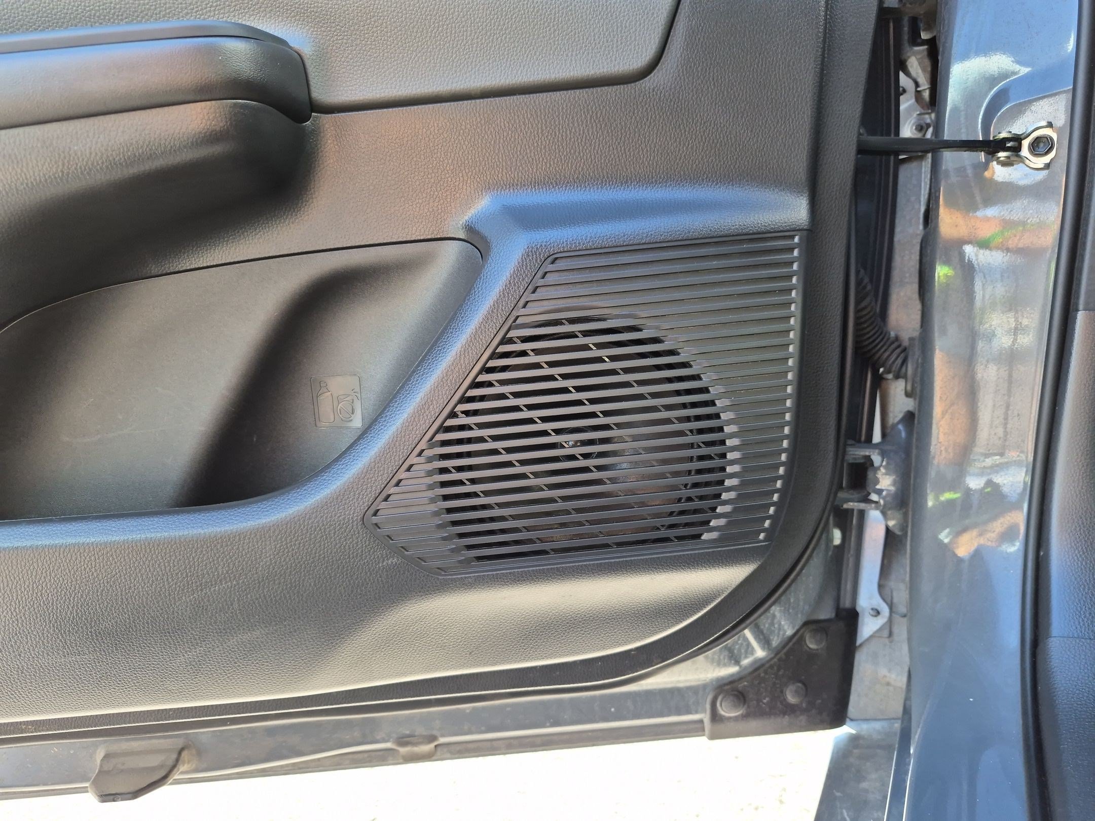 Used 2025 Toyota Prius LE FWD image 16