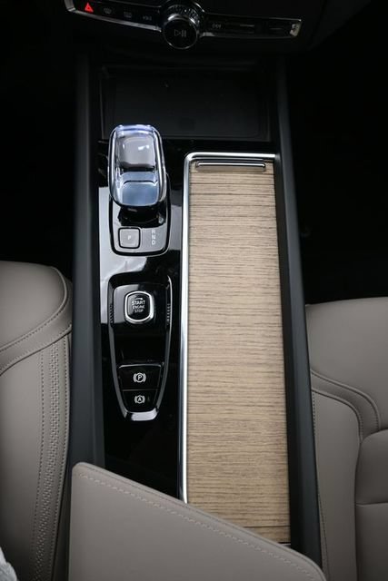 New 2026 Volvo XC60 B5 Plus w/ Protection Package Premier AWD/4WD image 11