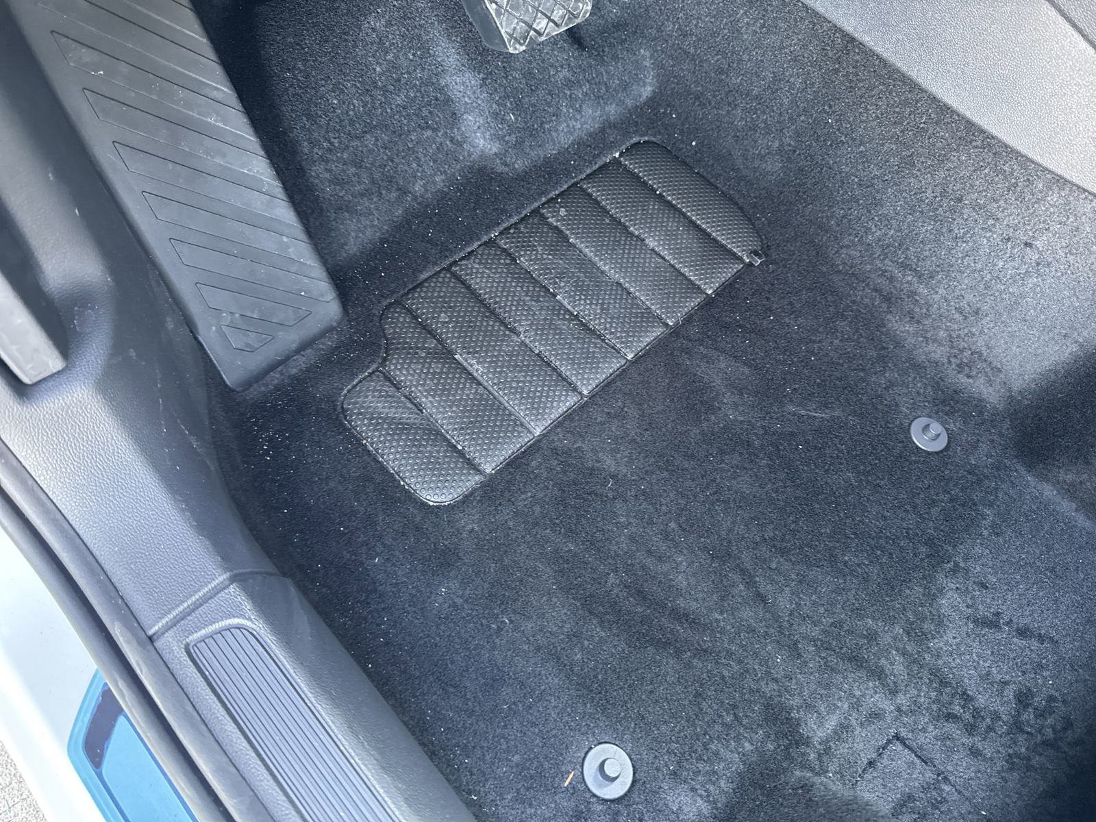 Certified 2025 Volkswagen Taos SE image 41