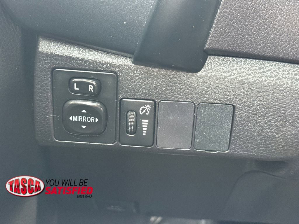 Used 2018 Toyota Corolla LE FWD image 29