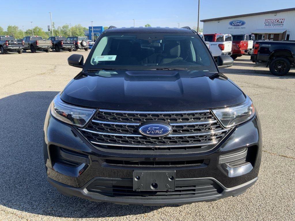 Used 2022 Ford Explorer XLT image 3