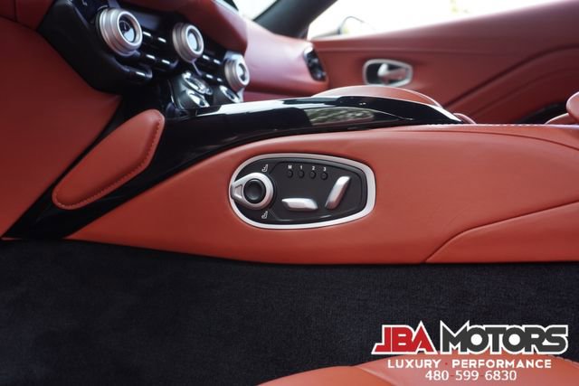 Used 2021 Aston Martin V8 Vantage Coupe image 32