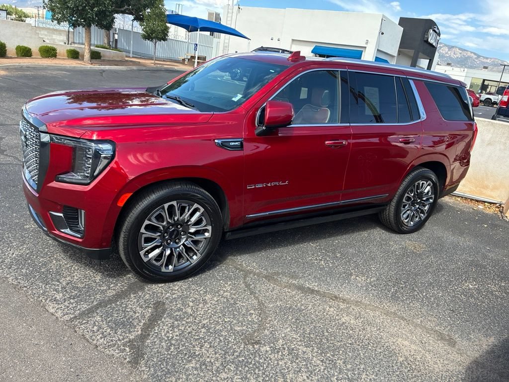 Used 2024 GMC Yukon Denali Ultimate AWD/4WD image 4