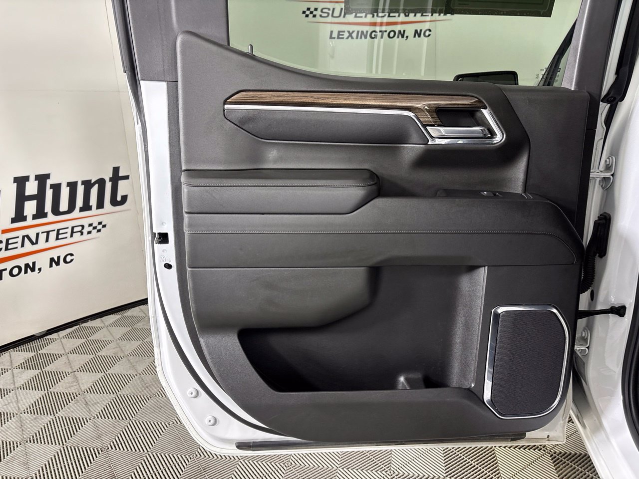 Used 2024 Chevrolet Silverado 1500 LT AWD/4WD image 23