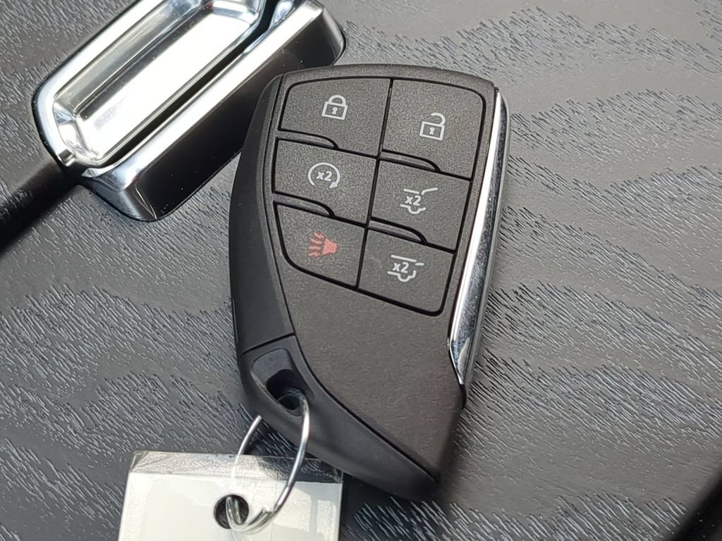 Used 2024 GMC Yukon XL Denali w/ Advanced Technology Package AWD/4WD image 33