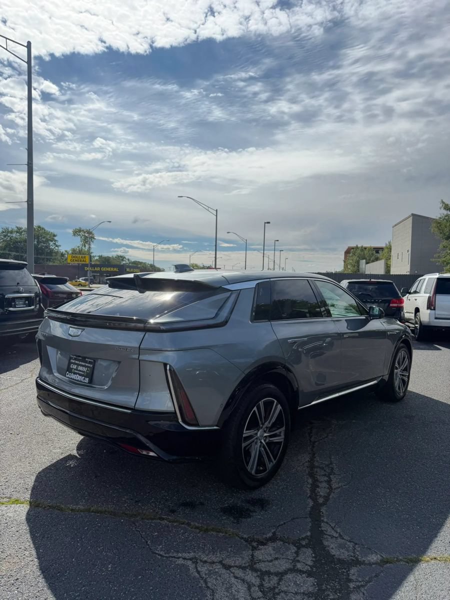 Used 2024 Cadillac Lyriq Luxury AWD/4WD image 5