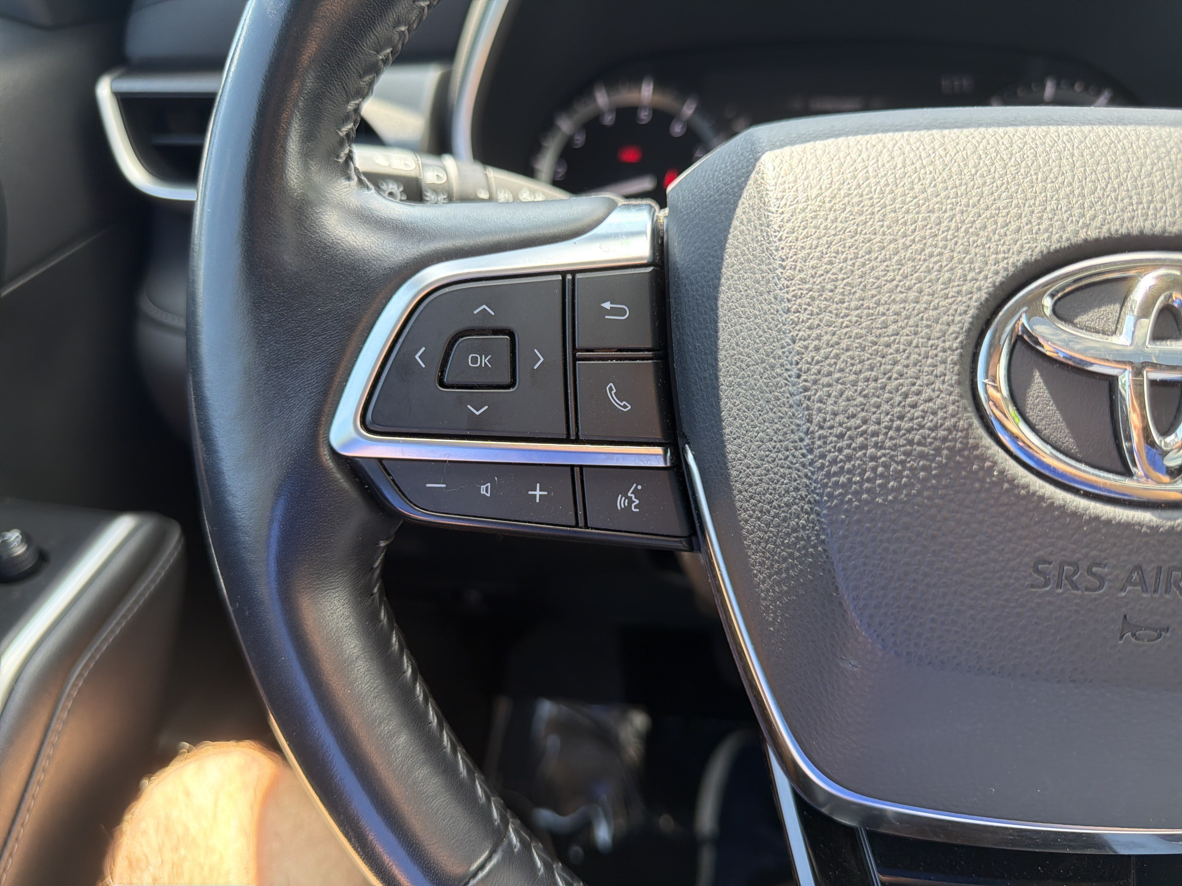 Used 2021 Toyota Highlander XLE AWD/4WD image 19