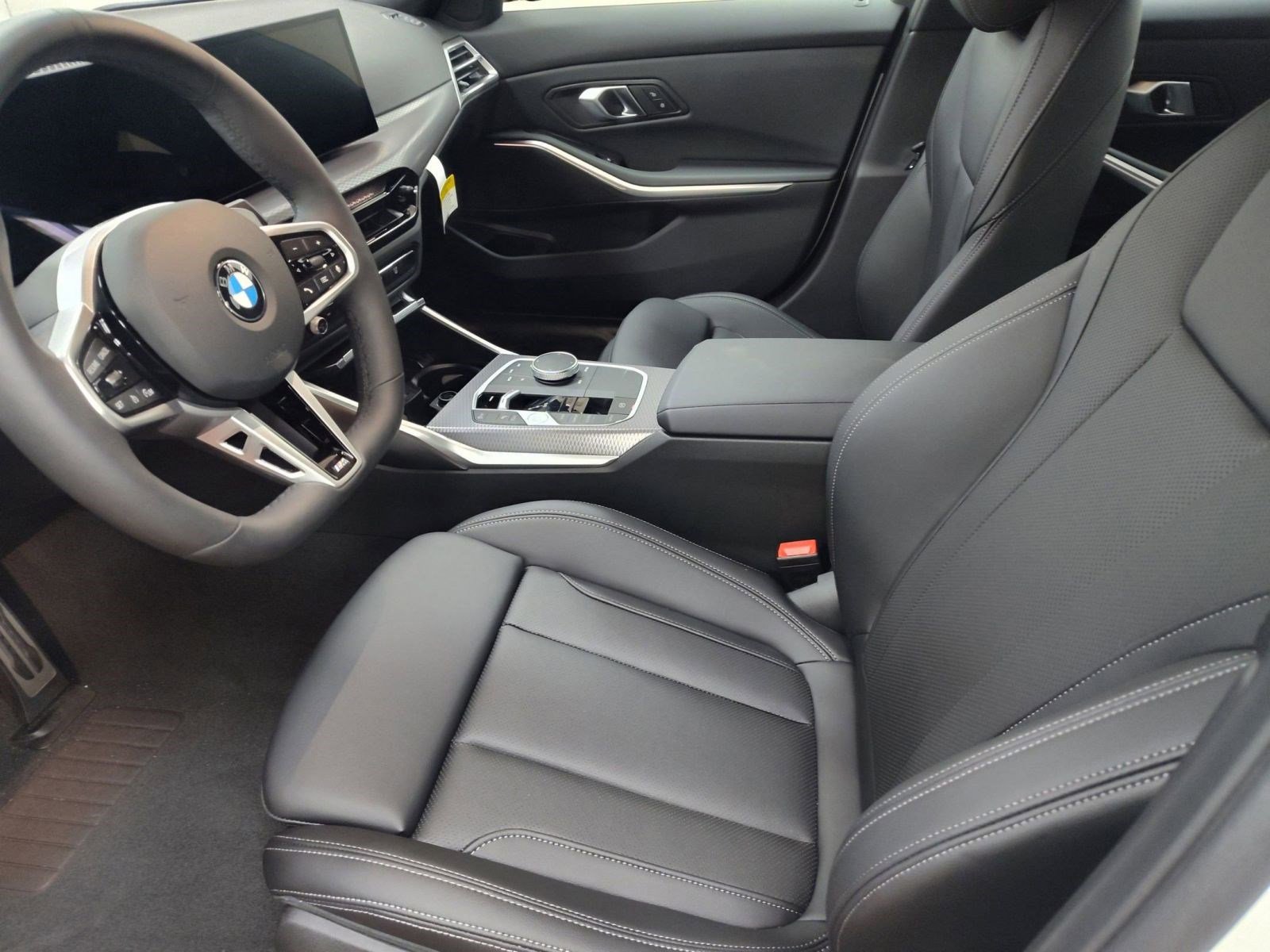 Used 2025 BMW 330i xDrive Sedan w/ M Sport Package image 5