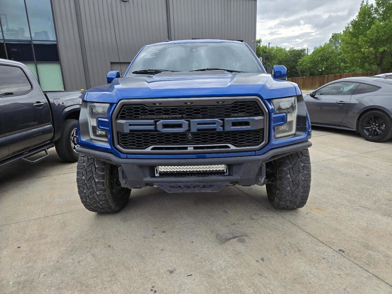 Used 2017 Ford F150 Raptor w/ Equipment Group 802A Luxury AWD/4WD image 2