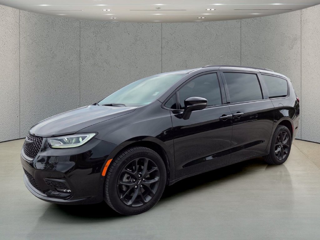 Used 2023 Chrysler Pacifica Limited w/ S Appearance Package AWD/4WD image 11
