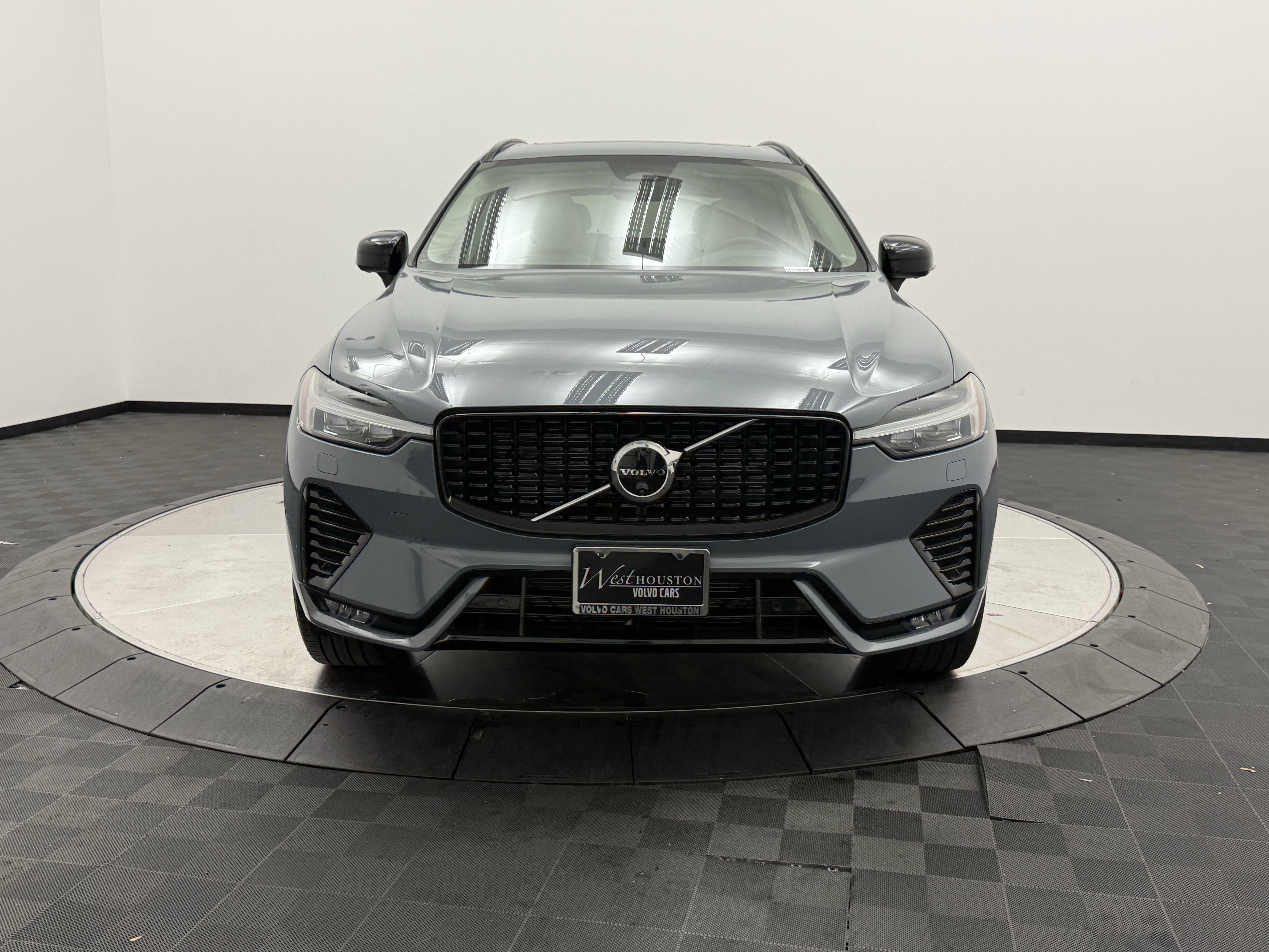 Certified 2023 Volvo XC60 B5 Plus w/ Climate Package FWD image 2