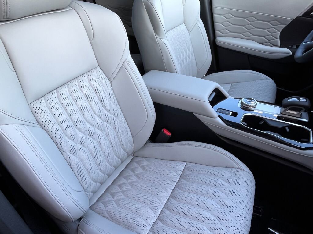 New 2025 Mitsubishi Outlander AWD image 33