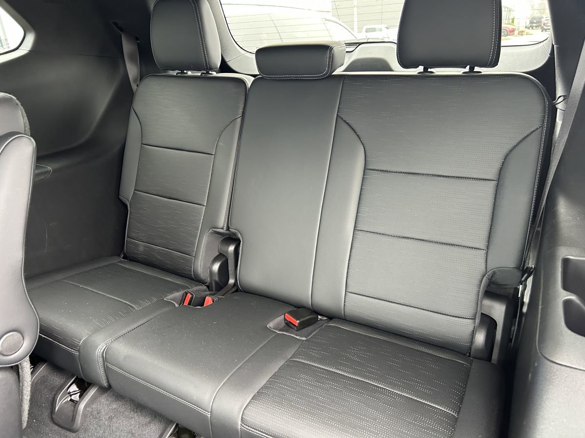 Used 2025 Buick Enclave Sport Touring w/ Power Package image 10