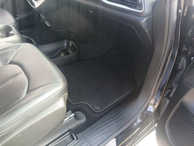 Used 2025 Chrysler Pacifica Select image 26