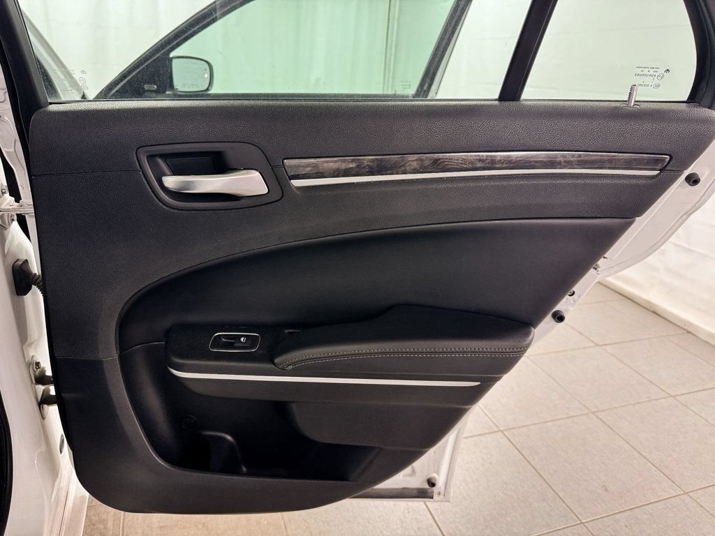 Used 2019 Chrysler 300 Limited w/ Safetytec Plus Group AWD/4WD image 17