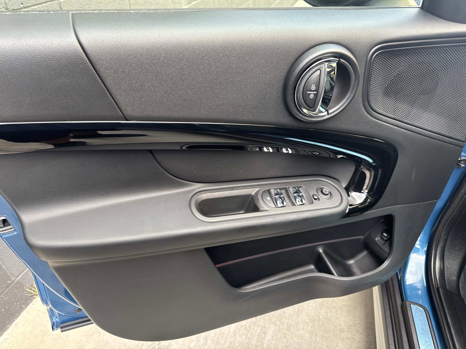 Used 2022 MINI Cooper Countryman S w/ Storage Package image 11