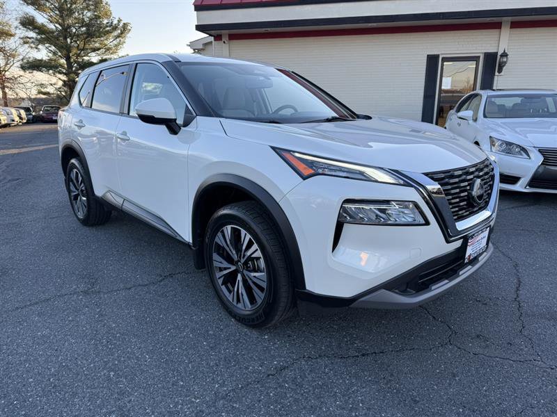 Used 2023 Nissan Rogue SV image 3