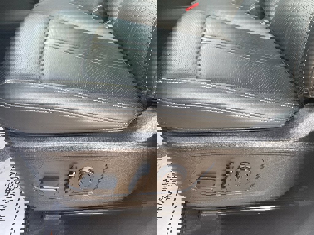 Used 2025 Kia Sorento S image 10