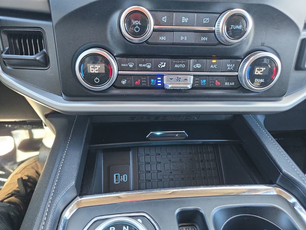 Used 2024 Ford Expedition Max XLT image 28