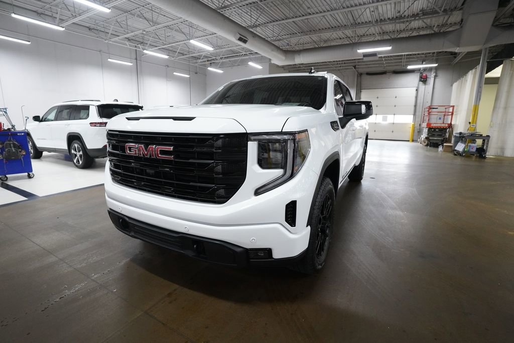 Used 2025 GMC Sierra 1500 Elevation w/ Preferred Package AWD/4WD image 12