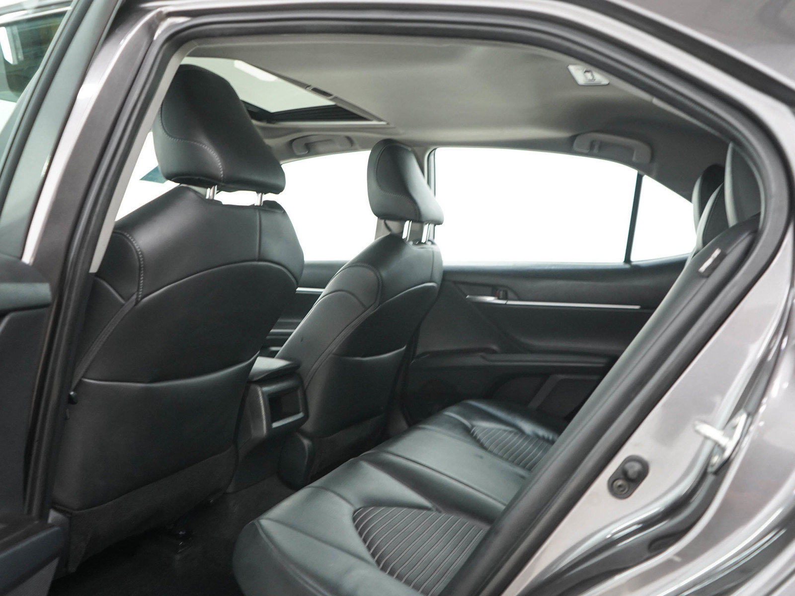 Used 2023 Toyota Camry SE FWD image 17