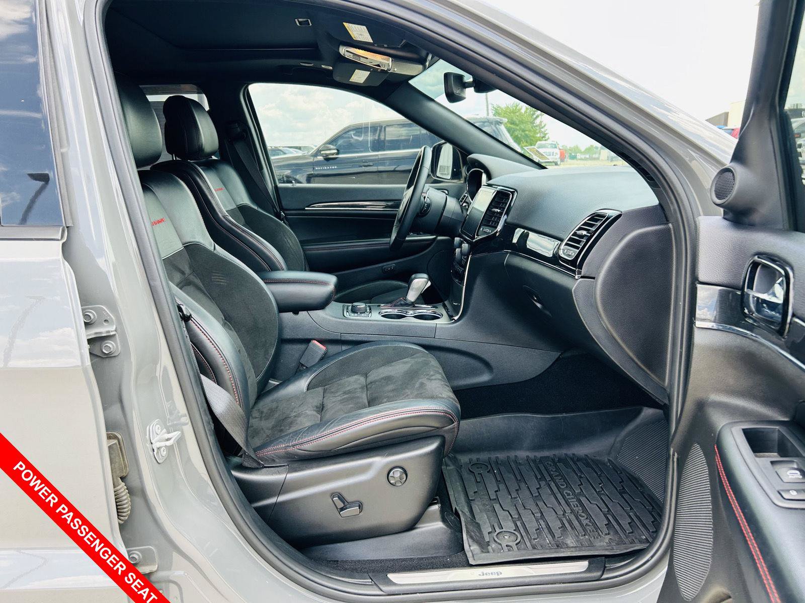 Used 2019 Jeep Grand Cherokee Trailhawk AWD/4WD image 35