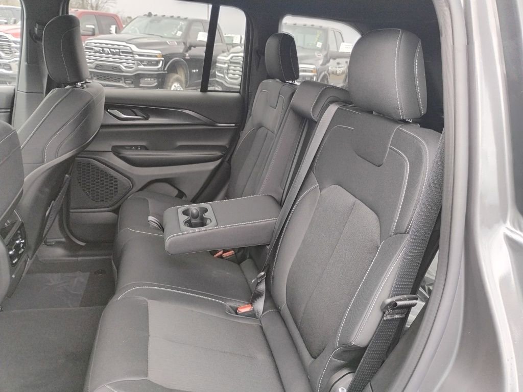 New 2026 Jeep Grand Cherokee Laredo image 18