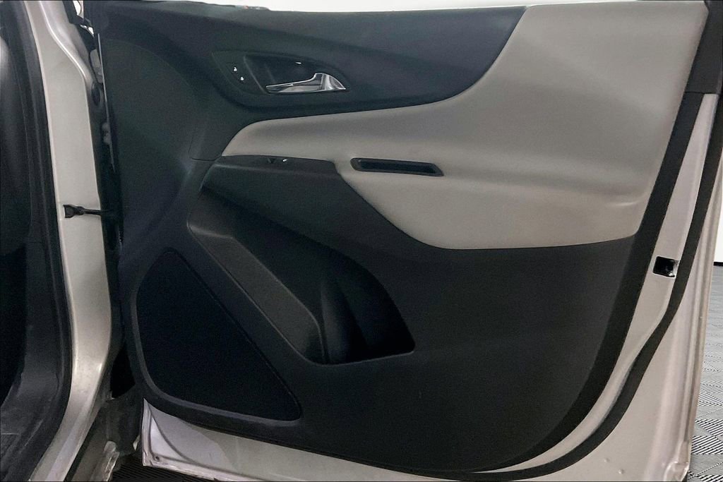 Used 2020 Chevrolet Equinox LS w/ LS Convenience Package image 29