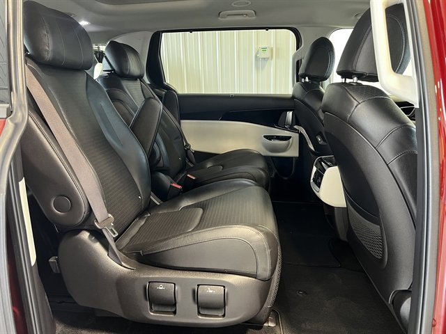 Used 2024 Kia Carnival SX Prestige image 27