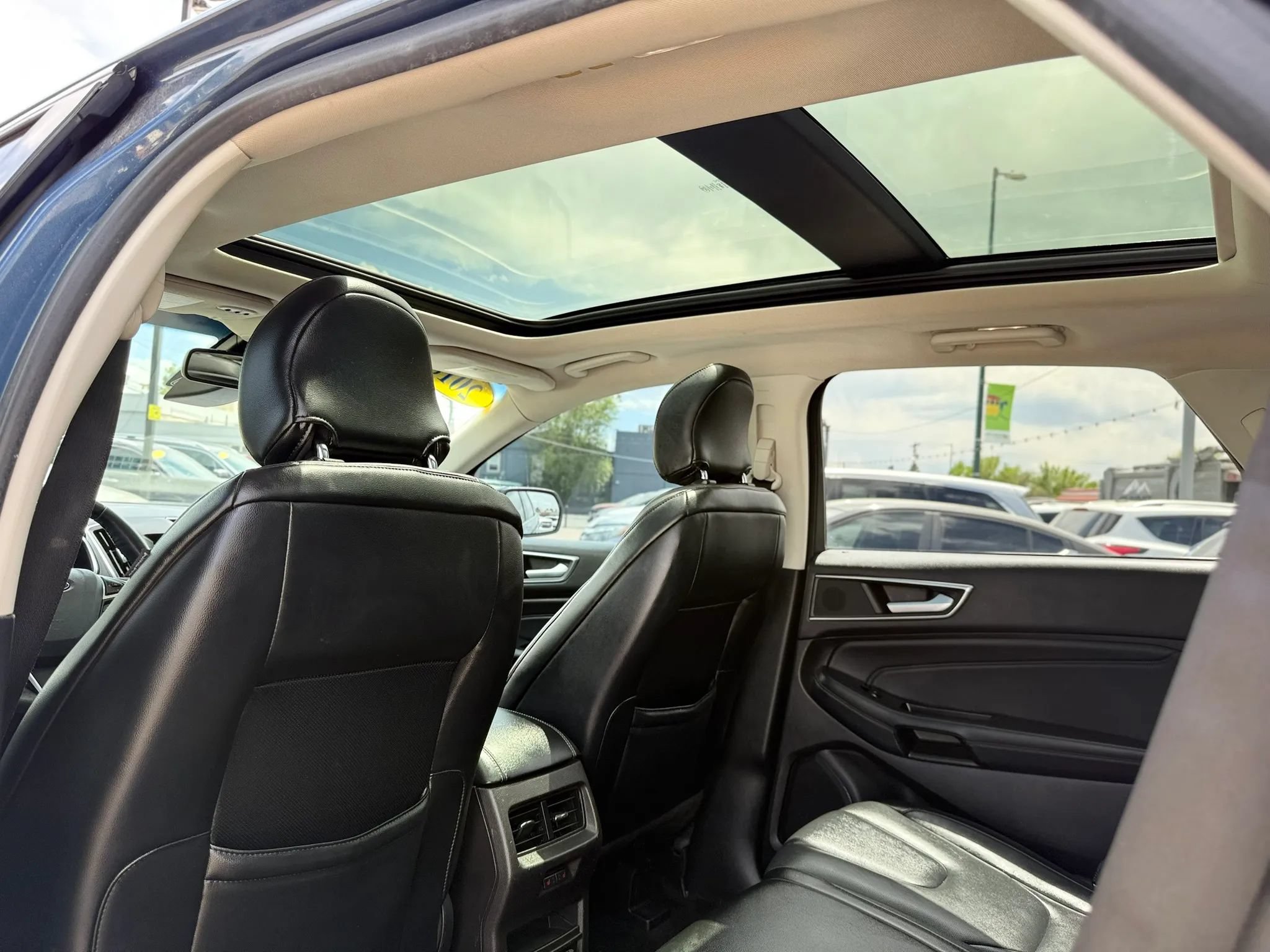 Used 2018 Ford Edge Titanium w/ Equipment Group 302A AWD/4WD image 17