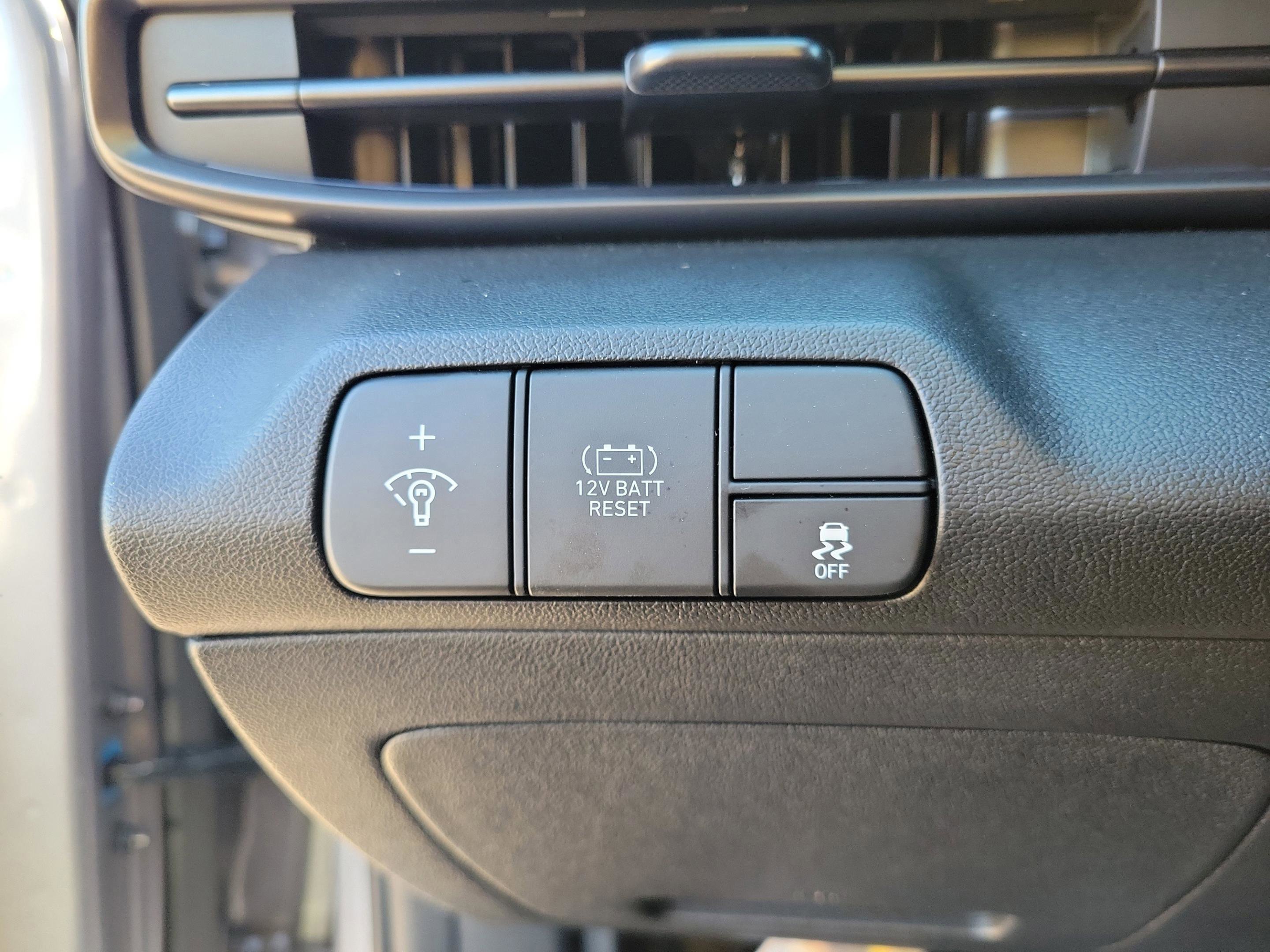 Used 2025 Hyundai Elantra SEL image 21